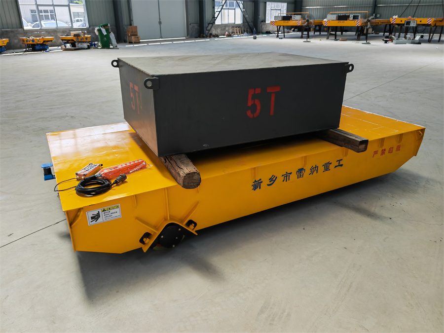 新鄉(xiāng)市某部隊機(jī)關(guān)訂購載重5噸無軌轉(zhuǎn)運車